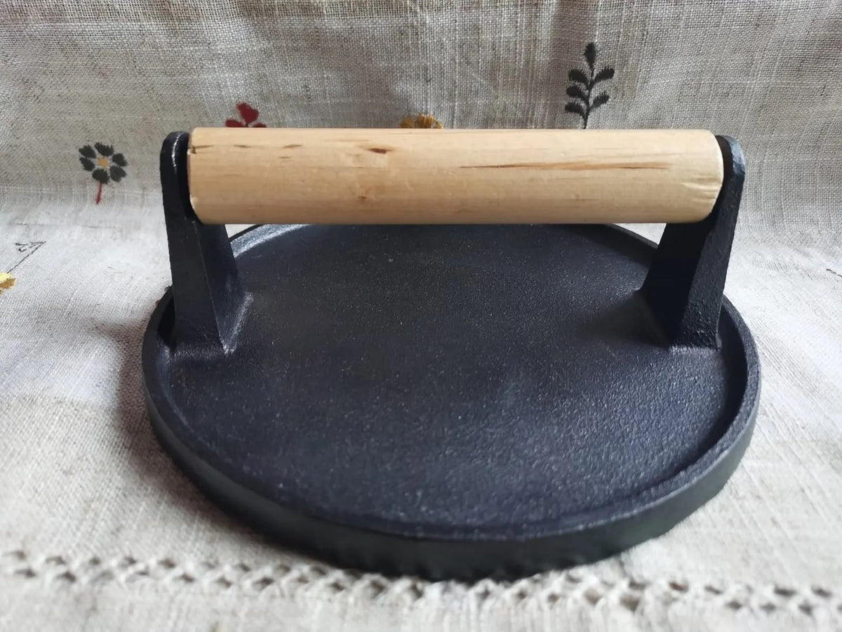 Heavy-Duty Iron BBQ Grill Press for Bacon, Meat and Griddle Cooking - 18Cm meat board