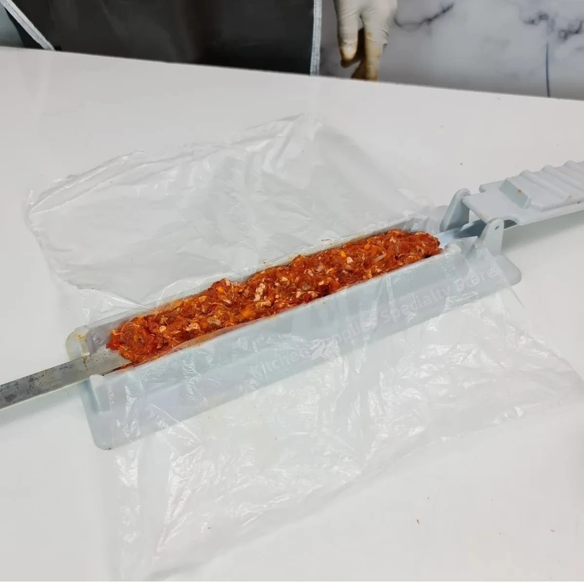 Single-Row Plastic Kebab Maker Press, Reusable BBQ Meat Skewer Tool, 17 x 12cm