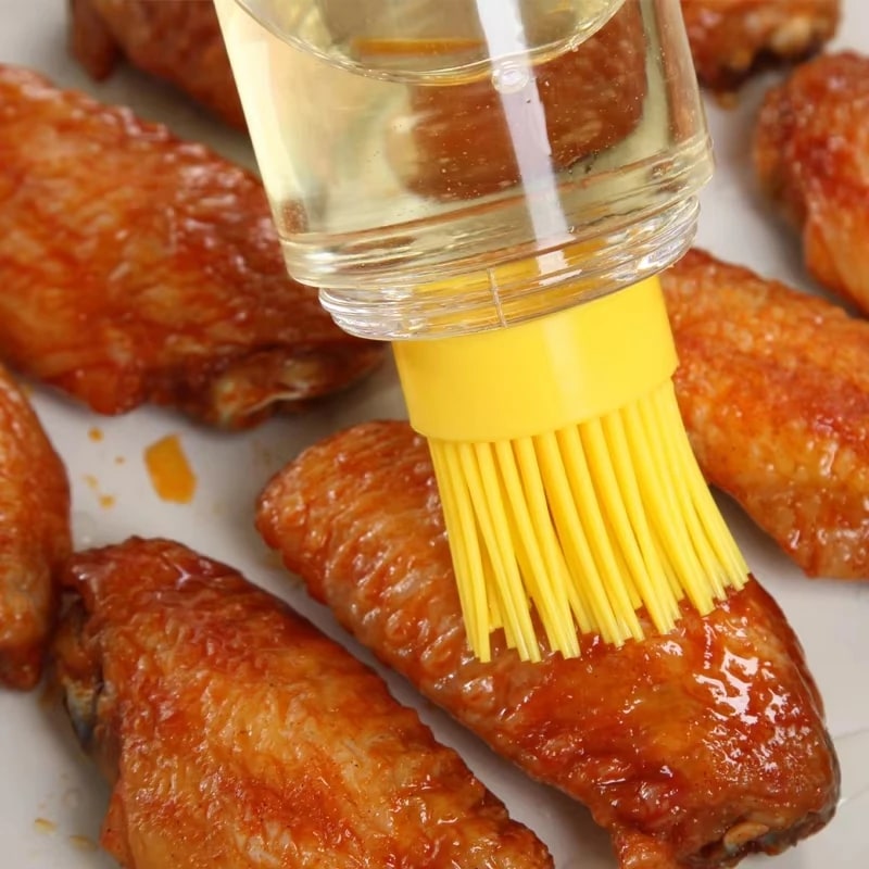 Oil Bottle with Silicone Basting Brush for Cooking, Baking and Barbecue, Size M